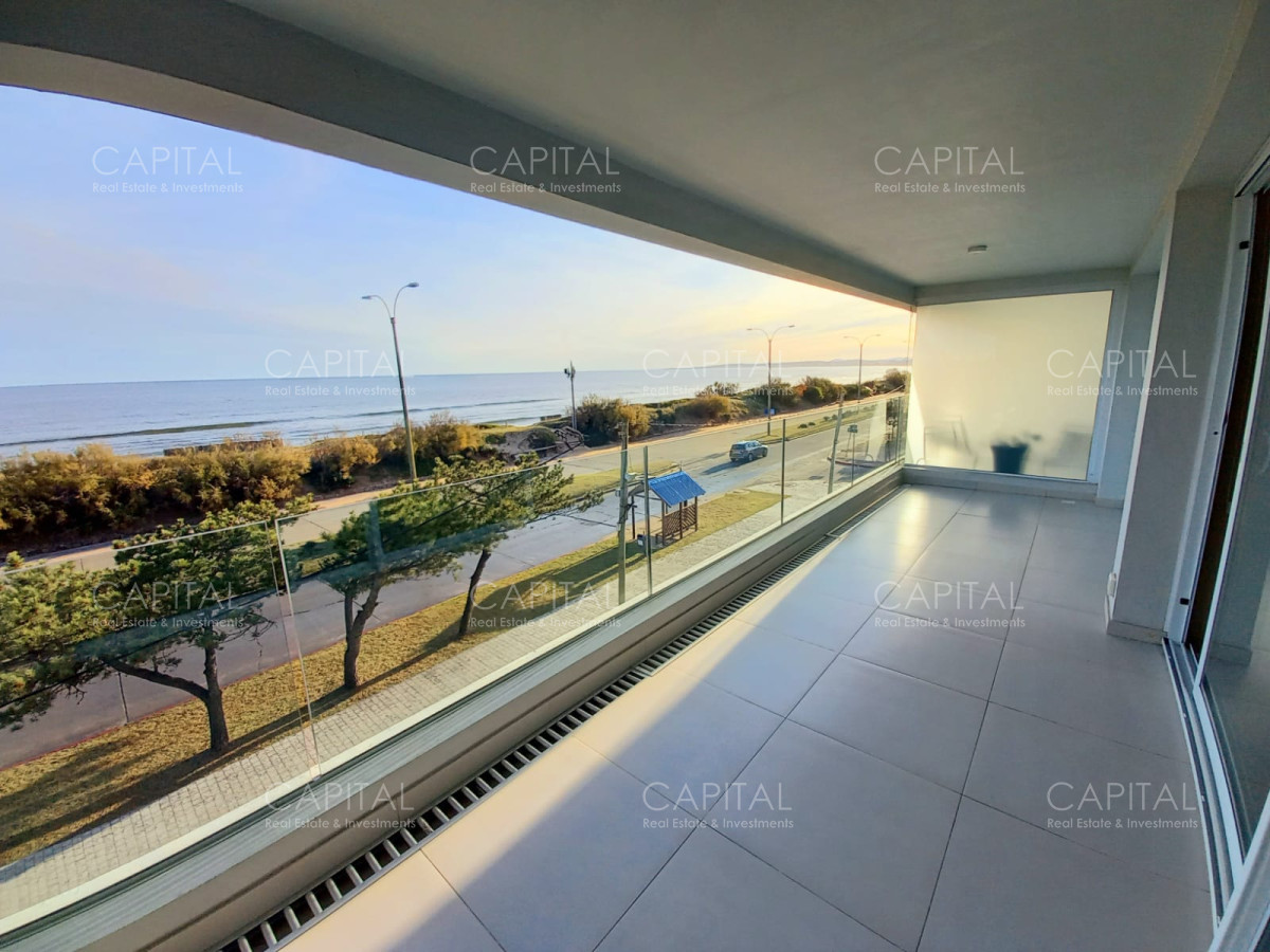 Apartamento ID.31131 - Apartamento Frente al Mar en Venta Dos Dormitorios y Servicio