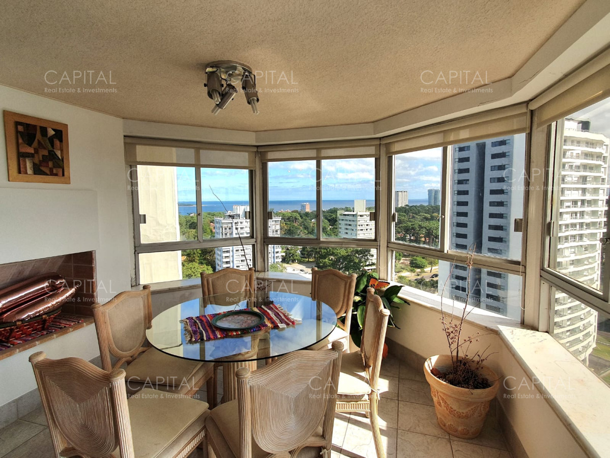 Apartamento ID.32588 - Venta departamento tres dormitorios y dep servicio Punta del Este