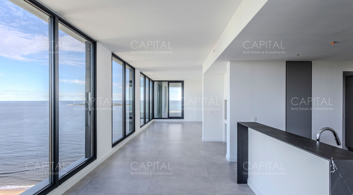 Apartamento ID.37953 - Penthouse en edificio Venetian Playa Mansa en Venta