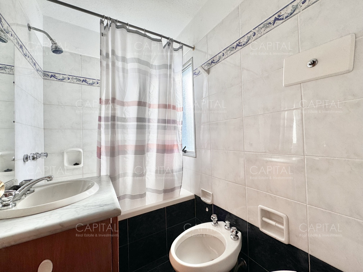 Apartamento ID.30302 - Apartamento de dos dormitorios en venta con vista al mar y parrillero propio. Punta del Este