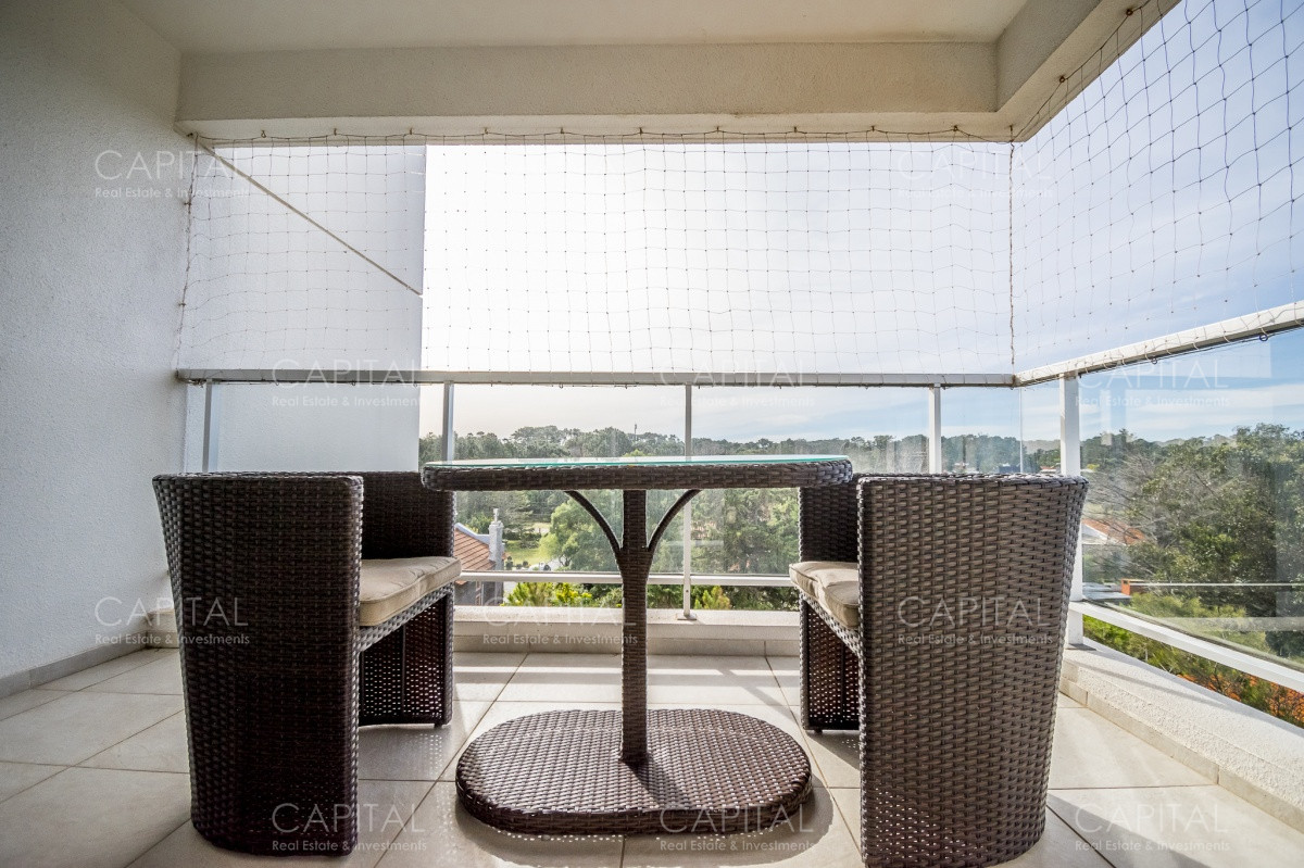 Apartamento ID.27993 - Apartamento PentHouse de 3 dormitorios y dependencia en alquiler anual.