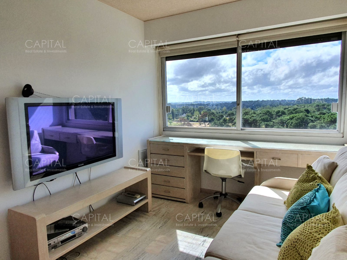 Apartamento ID.32588 - Venta departamento tres dormitorios y dep servicio Punta del Este
