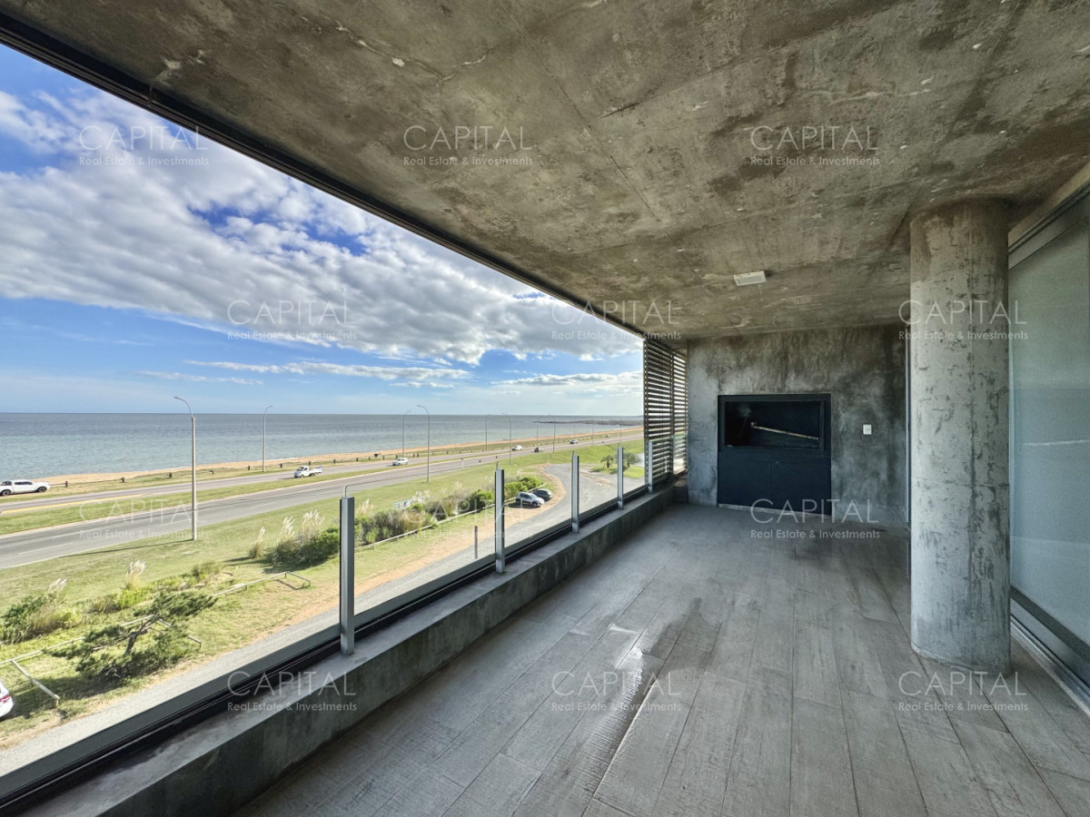 Apartamento ID.39886 - Apartamento duplex frente al mar en playa mansa en venta