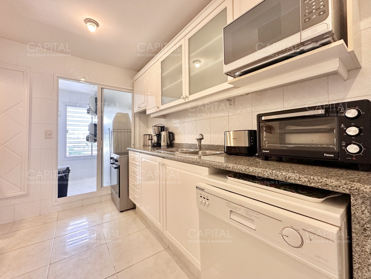 Apartamento ID.28602 - Coral Tower Apartamento en excelente torre frente a Playa Mansa en parada 5. Vista plena al mar e Isla de Gorriti