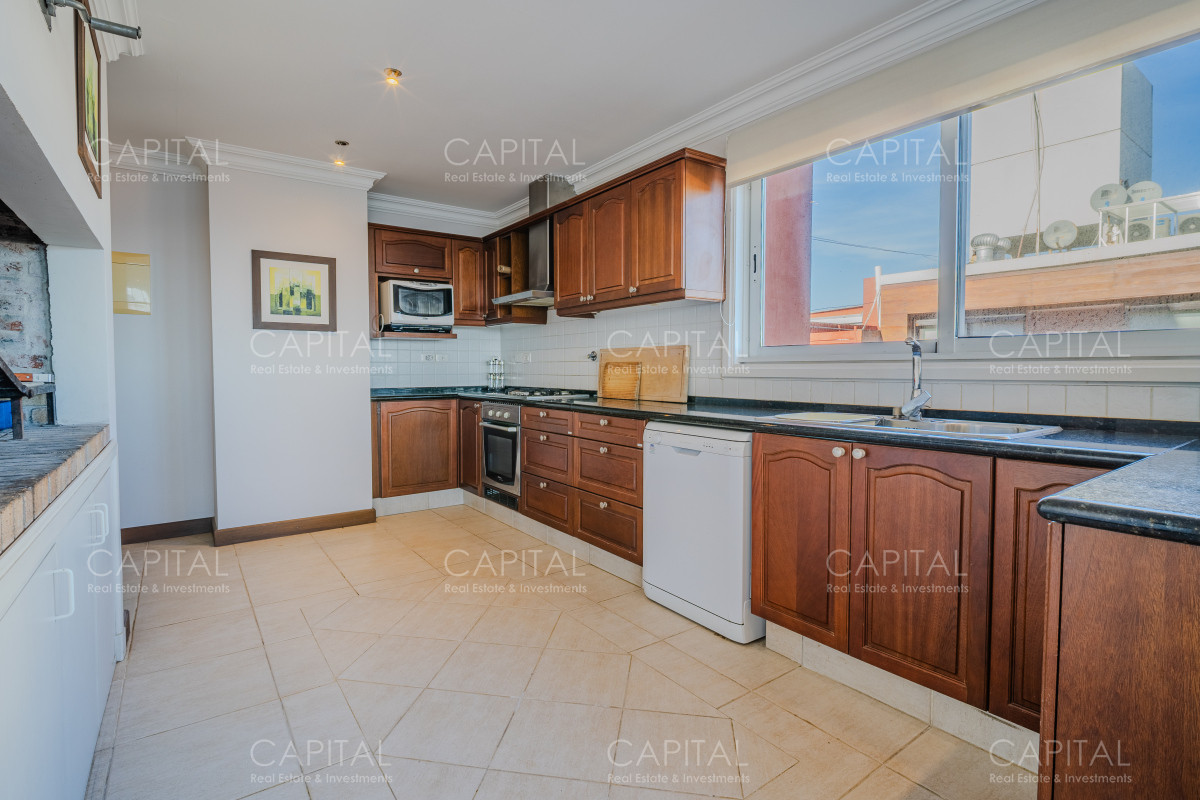 Apartamento ID.38440 - Penthouse de 3 dormitorios  y servicio  en primera linea Playa Mansa
