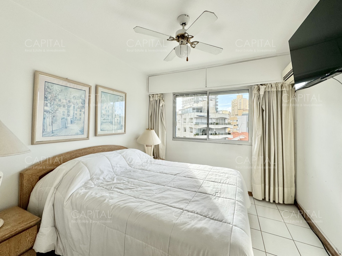 Apartamento ID.30302 - Apartamento de dos dormitorios en venta con vista al mar y parrillero propio. Punta del Este