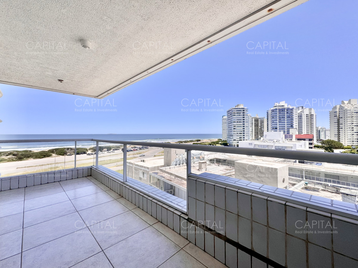 Apartamento en Playa Brava Primera Fila en Alquiler - CCP37326A
