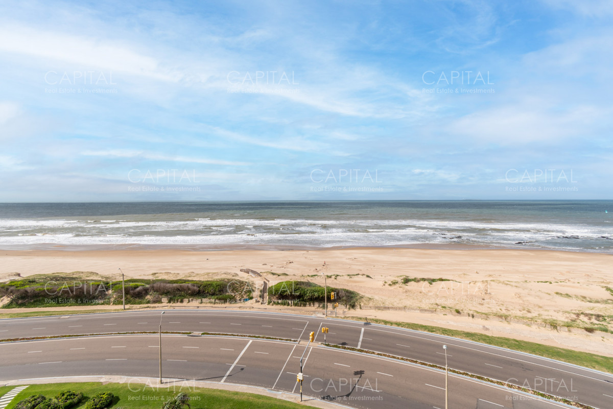 Apartamento ID.30942 - Venta de amplio apartamento sobre playa Brava íntegramente reciclado