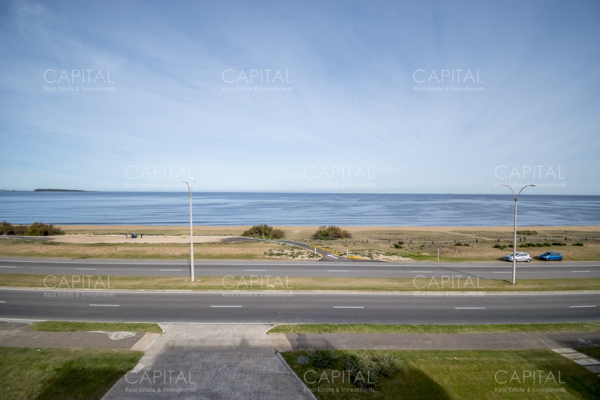 Apartamento ID.27993 - Apartamento PentHouse de 3 dormitorios y dependencia en alquiler anual.