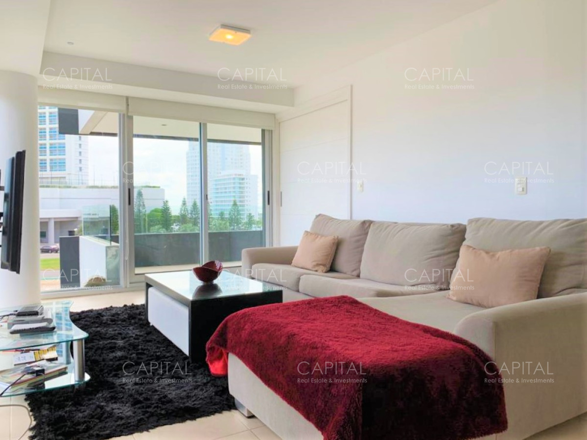 Apartamento ID.30716 - Apartamento de tres dormitorios, edificio con buenos servicios.