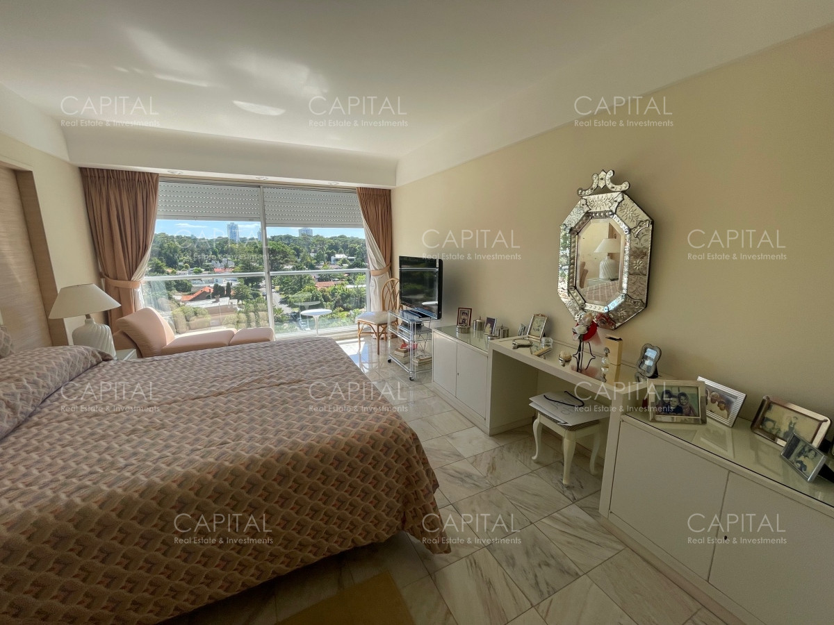 Apartamento ID.36605 - Excepcional semipiso Torre de Categoria frente a Playa Mansa