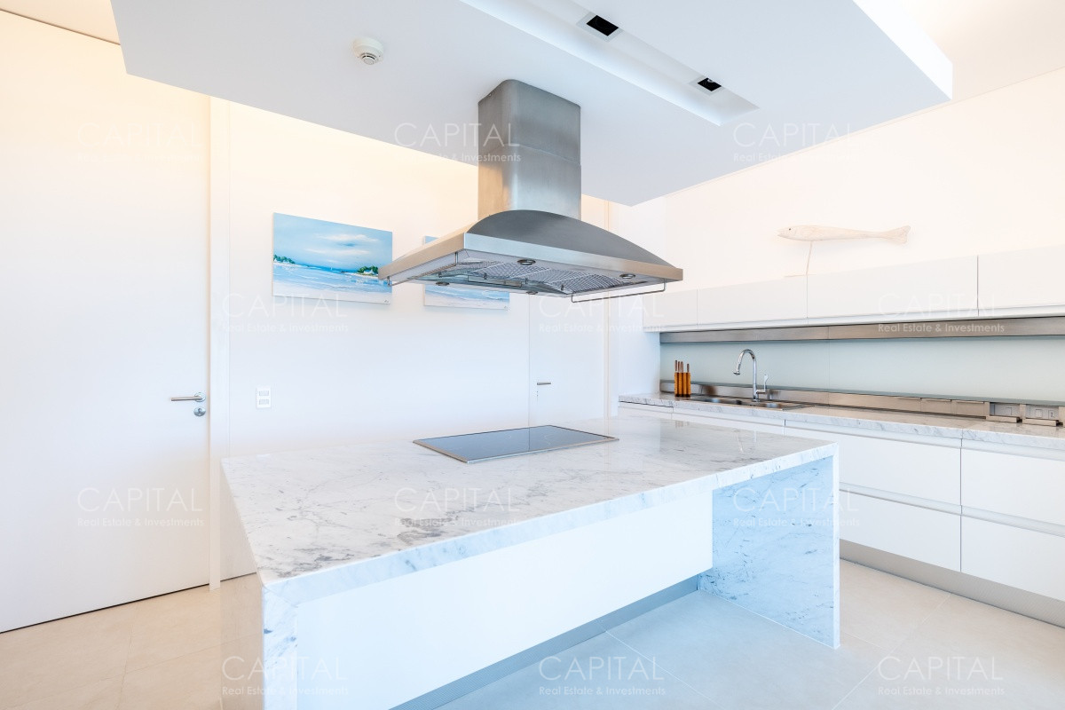 Apartamento ID.30146 - Excelente Apartamento en Acqua Punta del Este Tres suites en Venta en Primera línea, Playa Brava