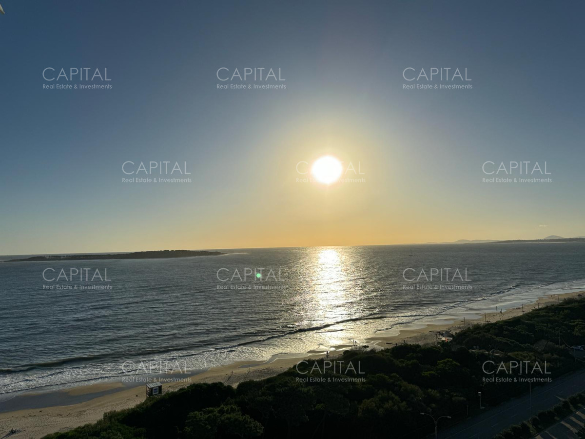 Apartamento ID.35900 - Paramount Tower de dos dormitorios frente al mar en Venta, Playa Mansa Punta del este