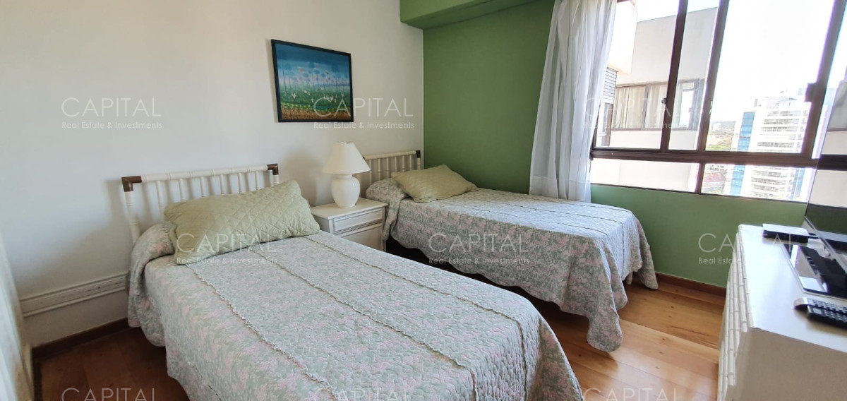 Apartamento ID.32229 - Apartamento de tres dormitorios frente al mar playa Brava Punta del Este