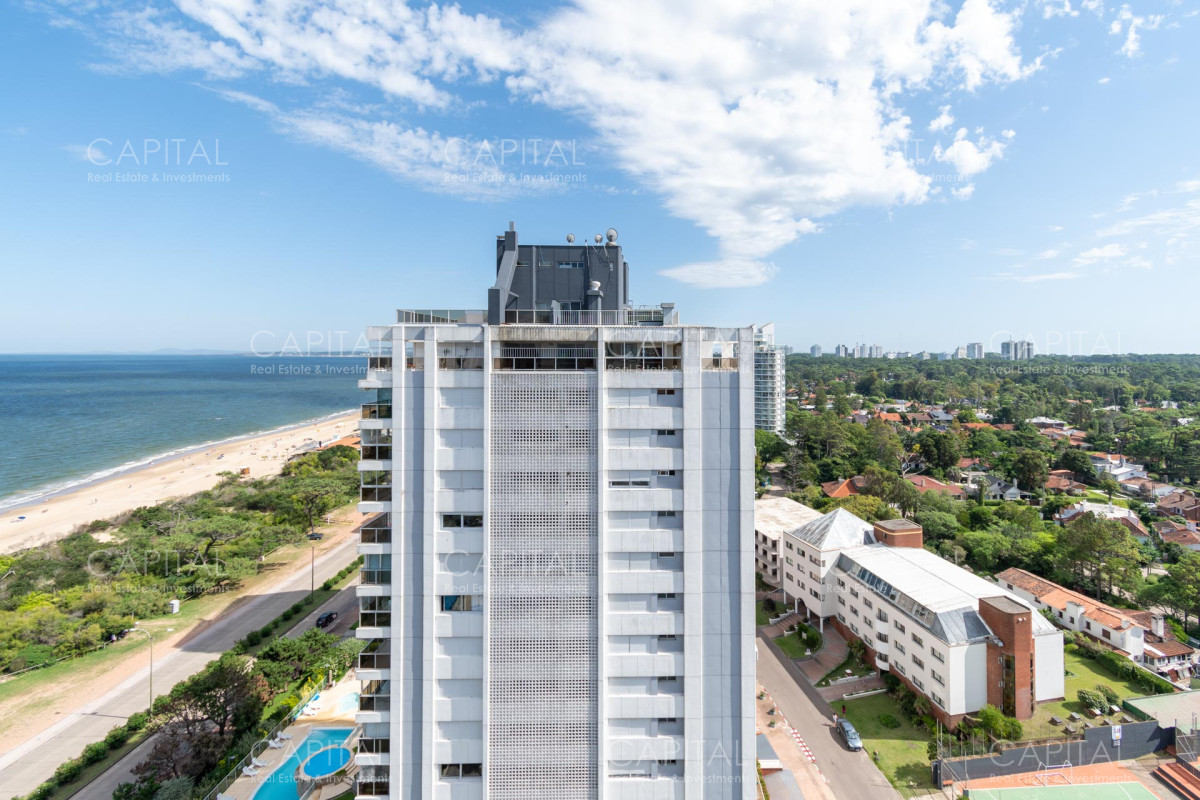 Apartamento ID.30607 - Penthouse de Cuatro Dormitorios frente al Mar - Venta Playa Mansa