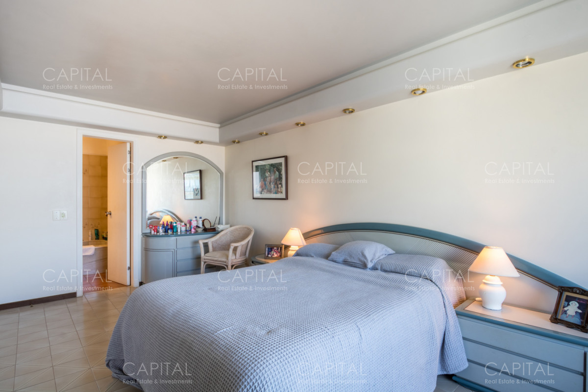 Apartamento ID.40499 - Amplio Apartamento de 4 Dormitorios en Venta Punta del Este