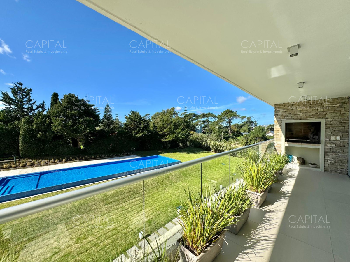 Apartamento ID.24960 - Apartamento en Playa Brava de dos dormitorios a metros del mar