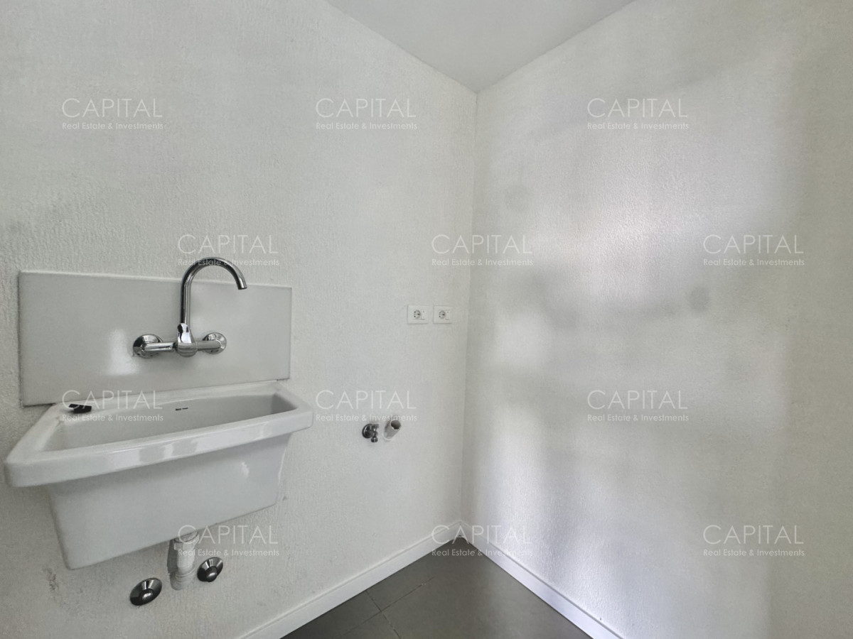 Apartamento ID.40350 - Apartamento semi piso de tres dormitorios frente al mar en playa mansa en venta