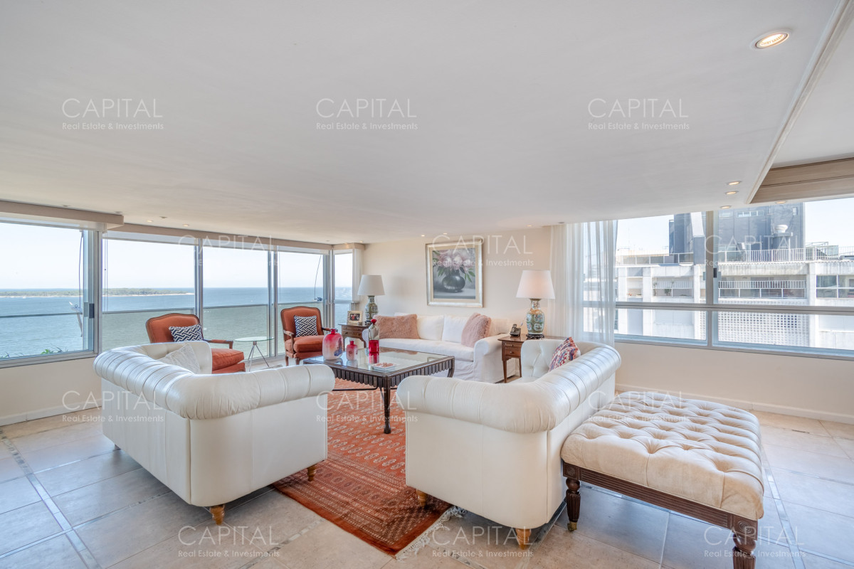 Apartamento ID.30607 - Penthouse de Cuatro Dormitorios frente al Mar - Venta Playa Mansa