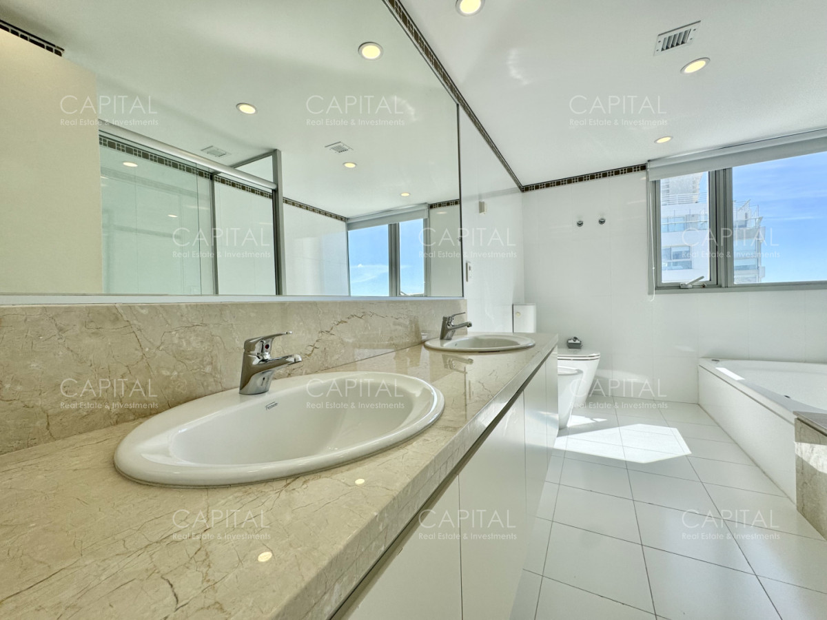 Apartamento ID.39295 - Le Parc esquinero piso alto en playa brava en venta