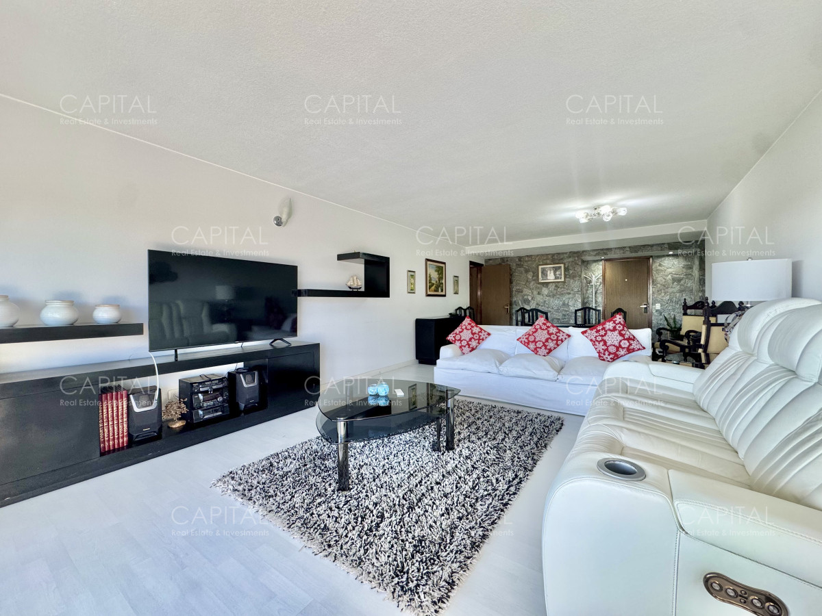 Apartamento ID.38203 - Apartamento en Venta Reciclado de 3 dormitorios y servicio, Roosevelt. 