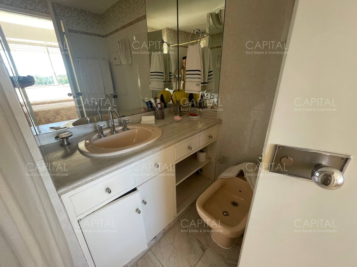 Apartamento ID.36605 - Excepcional semipiso Torre de Categoria frente a Playa Mansa