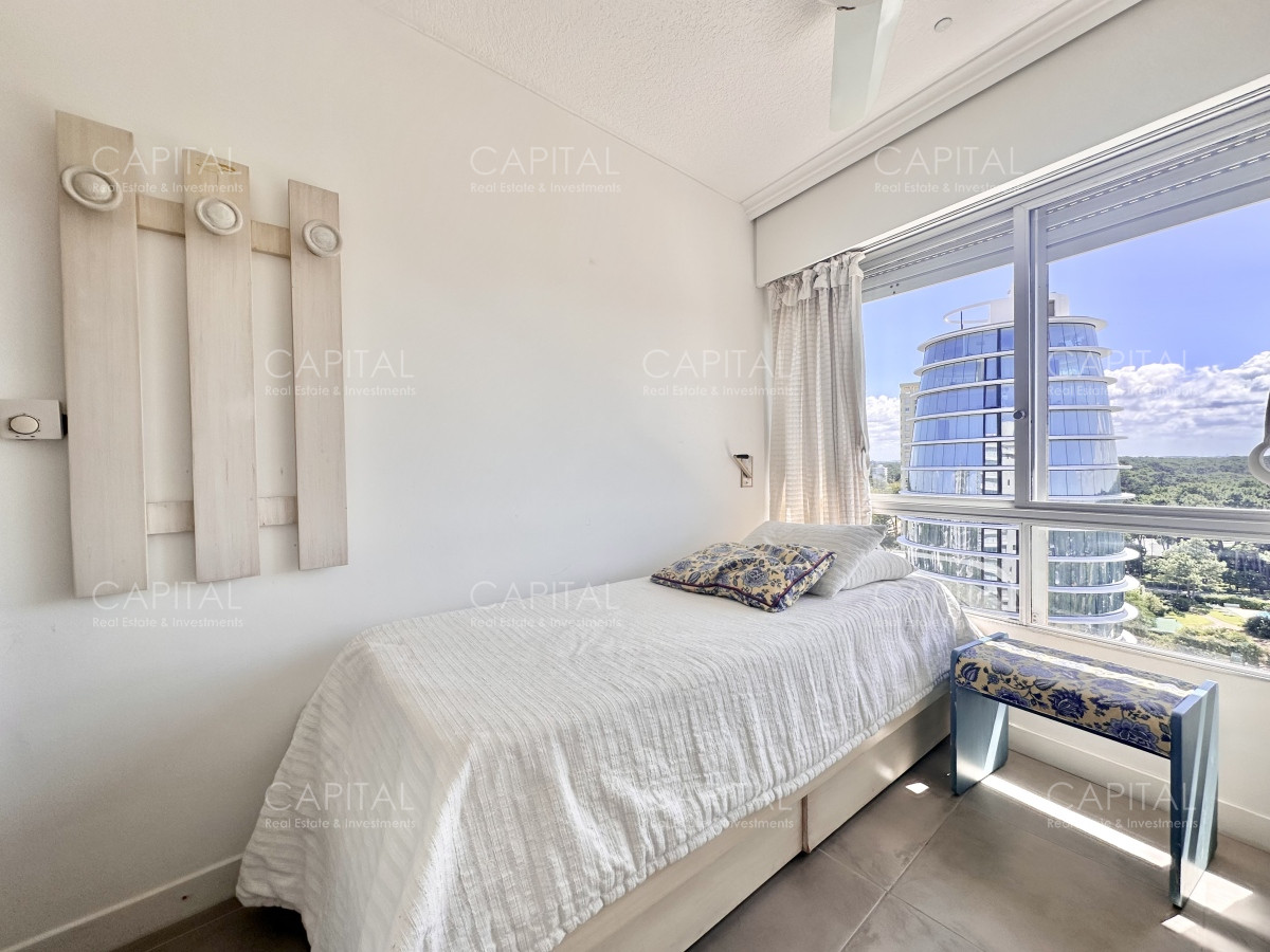 Apartamento ID.32765 - Apartamento de dos dormitorios y servicio en Alquiler Anual, Punta del Este
