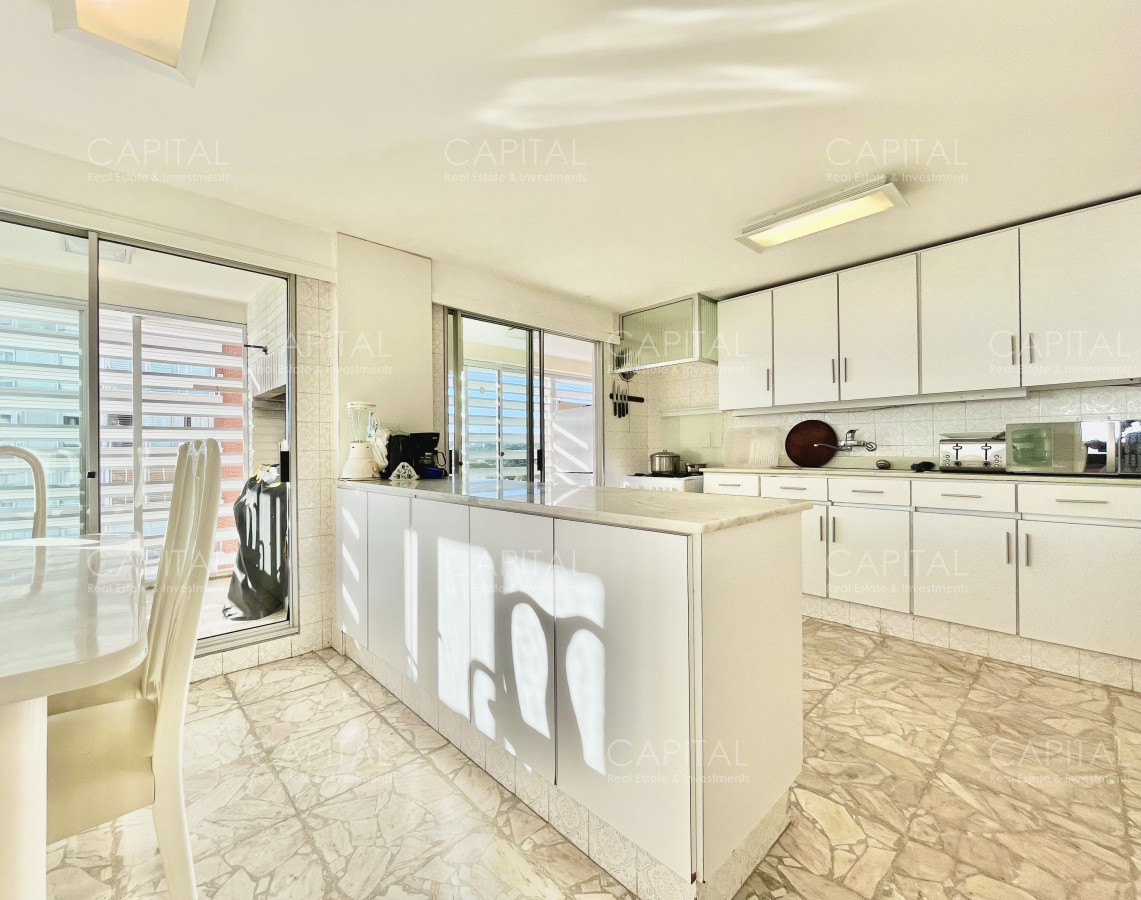 Apartamento ID.37926 - Apartamento en Primera Línea – Playa Mansa