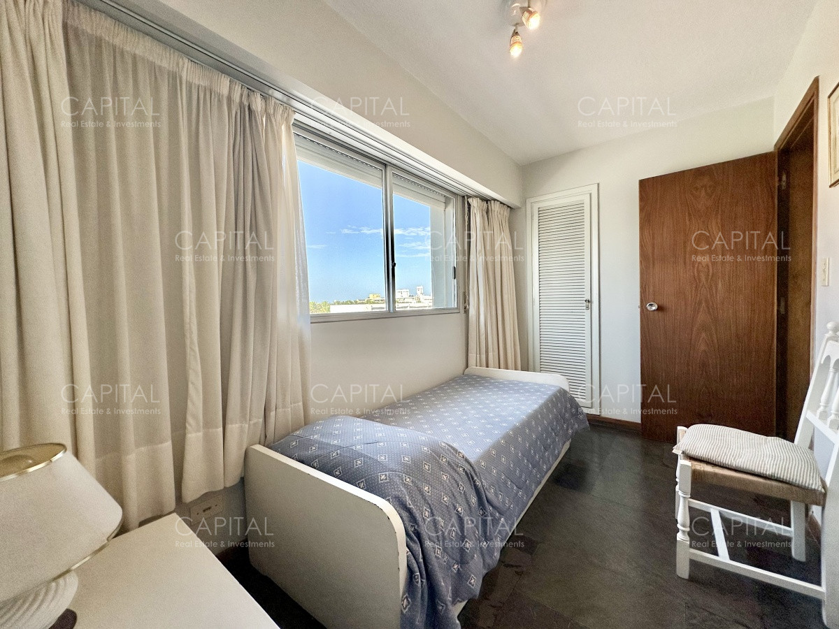 Apartamento ID.34218 - Apartamento de tres dormitorios y de dependencia de servicio, Puerto de Punta del Este.