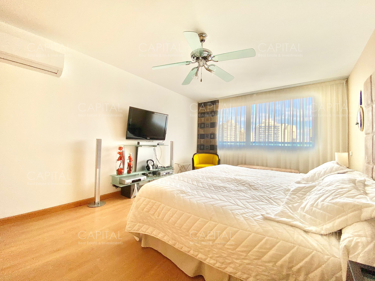 Apartamento ID.30056 - Apartamento de Tres dormitorios con Vista al Mar en Venta en Playa Brava