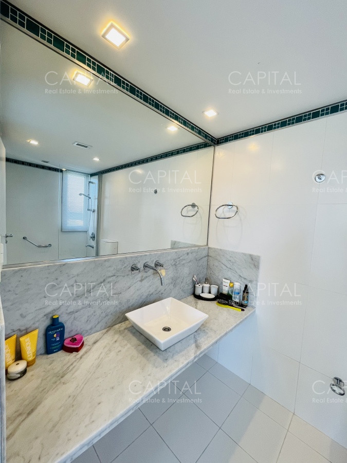 Apartamento ID.31416 - Le Parc Punta del Este de tres dormitorios más dependencia en torre de categoría sobre playa Brava, Punta del Este