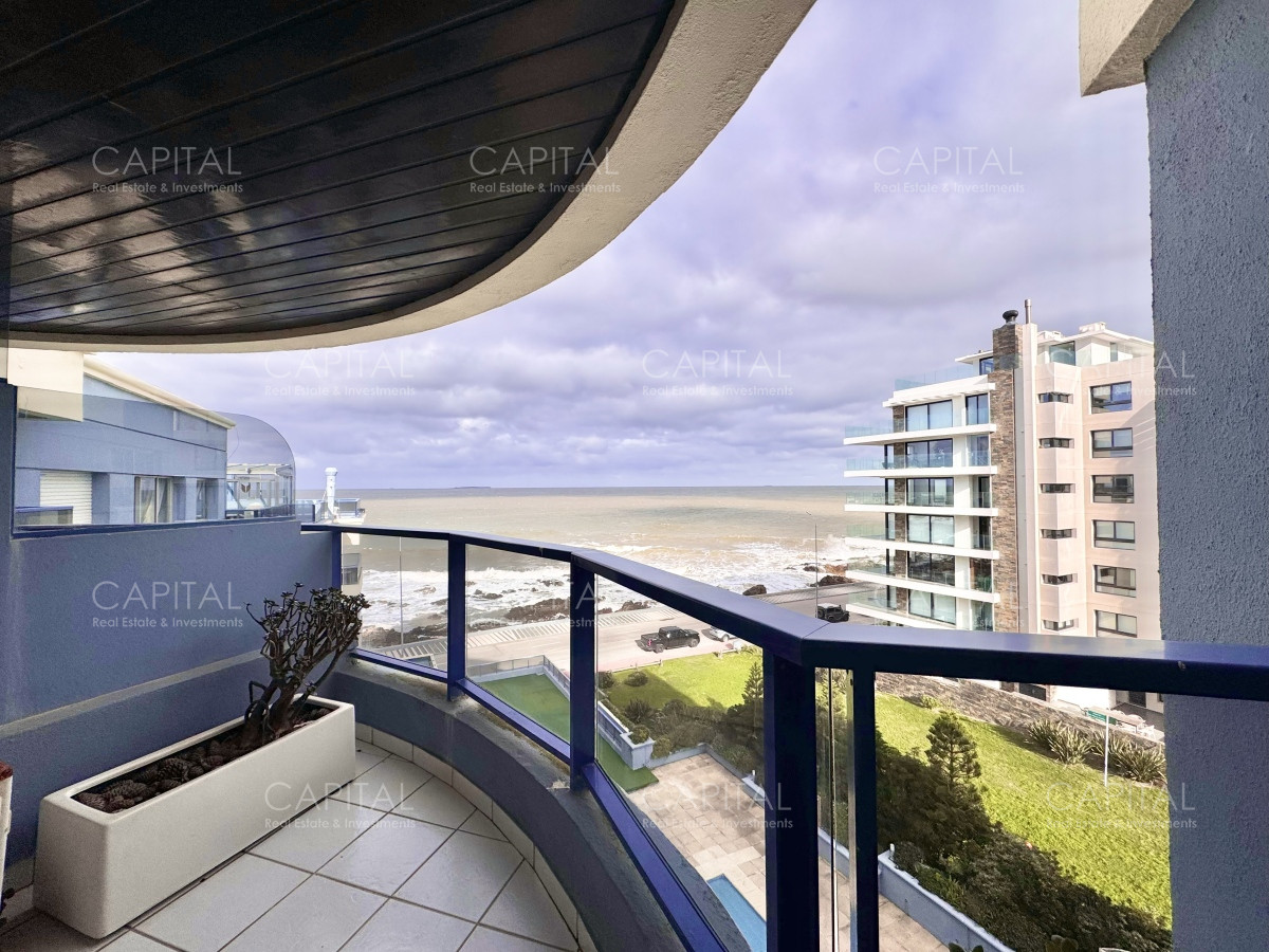 Apartamento ID.30302 - Apartamento de dos dormitorios en venta con vista al mar y parrillero propio. Punta del Este