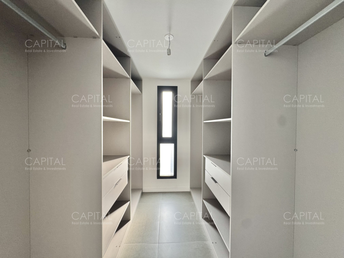 Apartamento ID.40350 - Apartamento semi piso de tres dormitorios frente al mar en playa mansa en venta