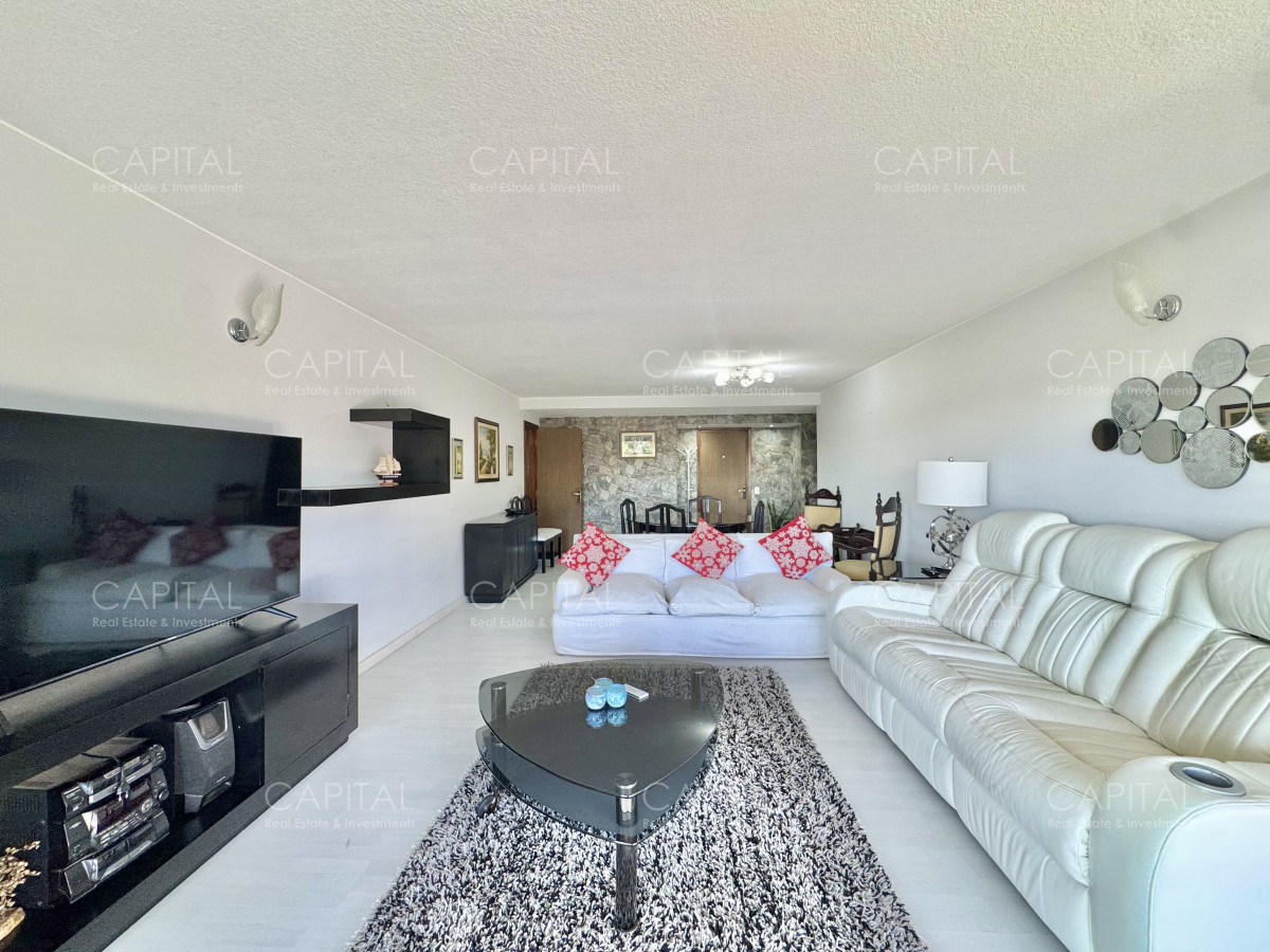 Apartamento ID.38203 - Apartamento en Venta Reciclado de 3 dormitorios y servicio, Roosevelt. 