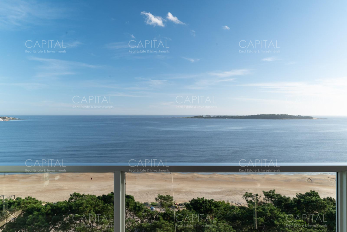 Apartamento ID.36586 - Exclusivo departamento totalmente reformado de 4 suites en Playa Mansa