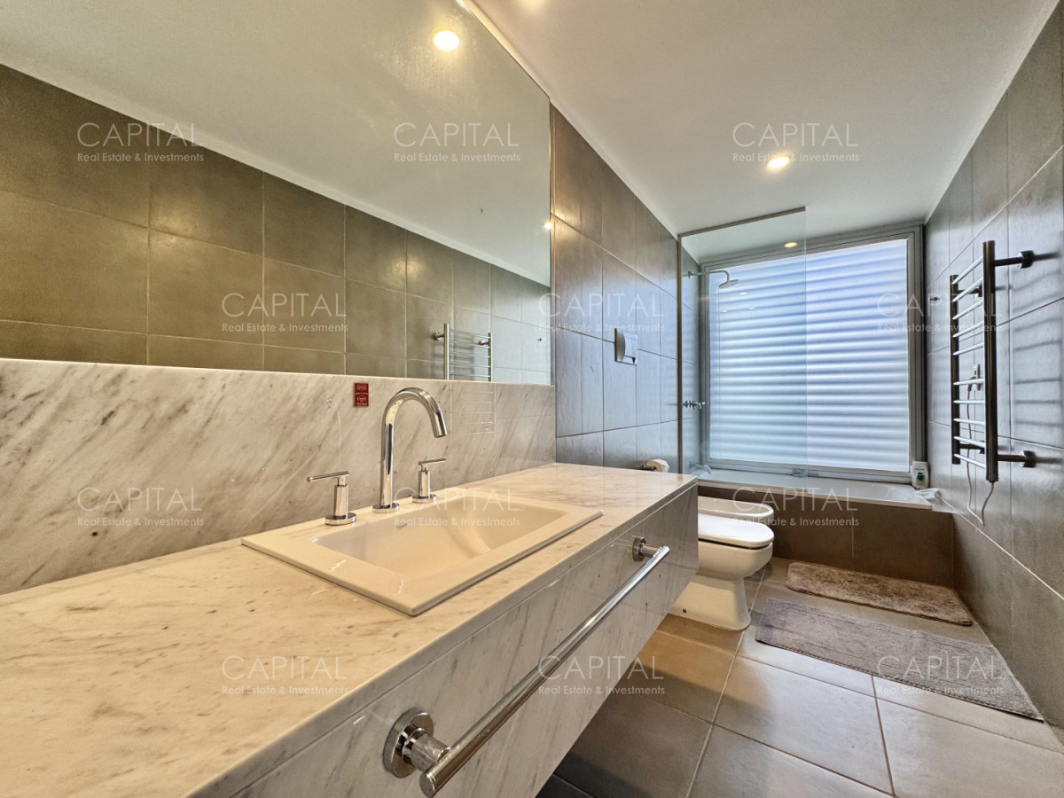 Apartamento ID.39886 - Apartamento duplex frente al mar en playa mansa en venta