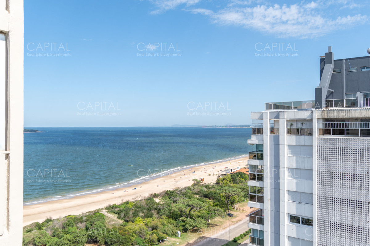 Apartamento ID.30607 - Penthouse de Cuatro Dormitorios frente al Mar - Venta Playa Mansa