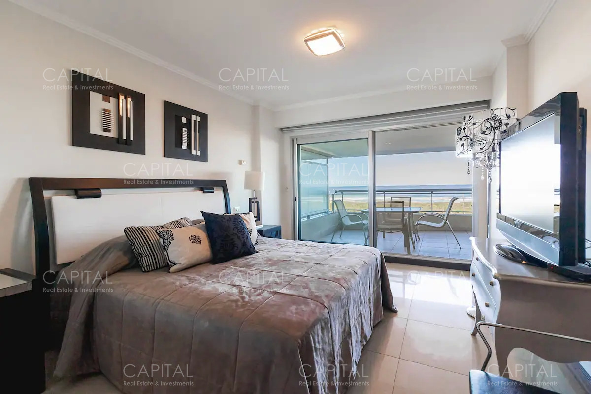 Apartamento ID.33892 - Apartamentoen torre lobos de tres dormitorios en primera linea frente al mar en Playa Brava en Alquiler, Punta del Este