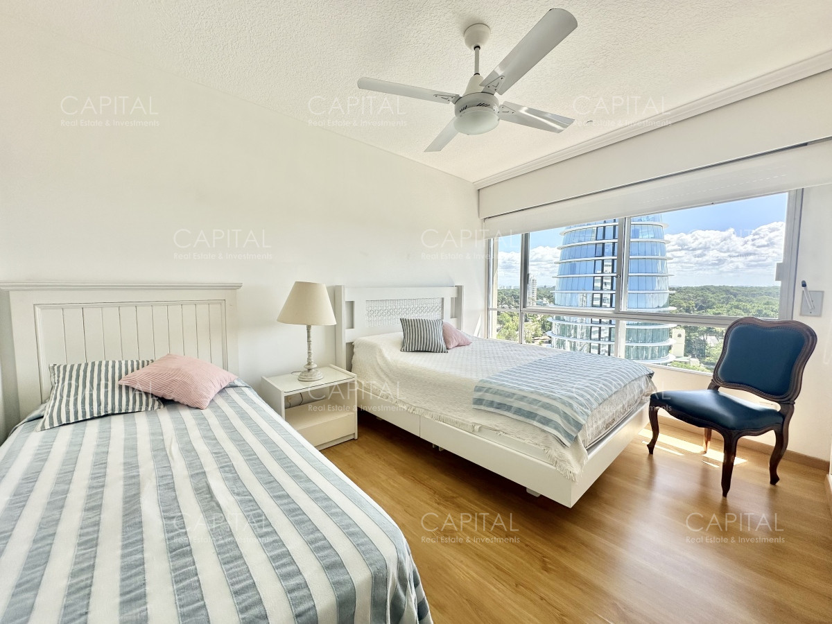 Apartamento ID.32765 - Apartamento de dos dormitorios y servicio en Alquiler Anual, Punta del Este