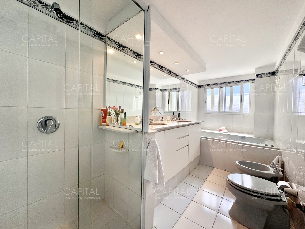 Apartamento ID.37407 - Apartamento de tres dormitorios y dependencia en Venta Punta del Este