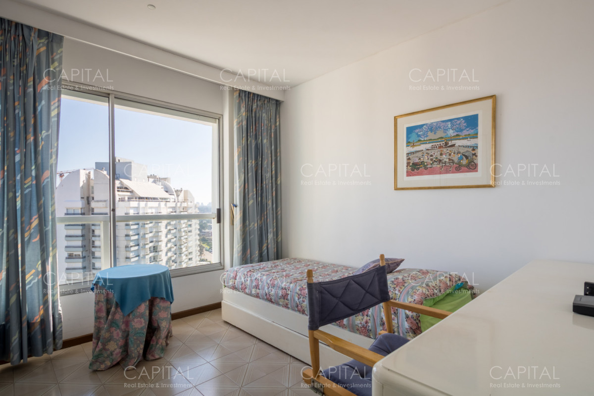 Apartamento ID.40499 - Amplio Apartamento de 4 Dormitorios en Venta Punta del Este
