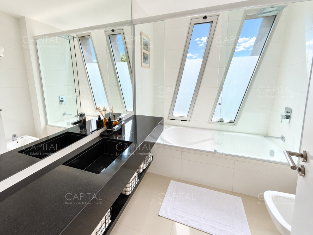 Apartamento ID.28086 - Departamento en venta 3 dormitorios en Manantiales en Bikini Beach