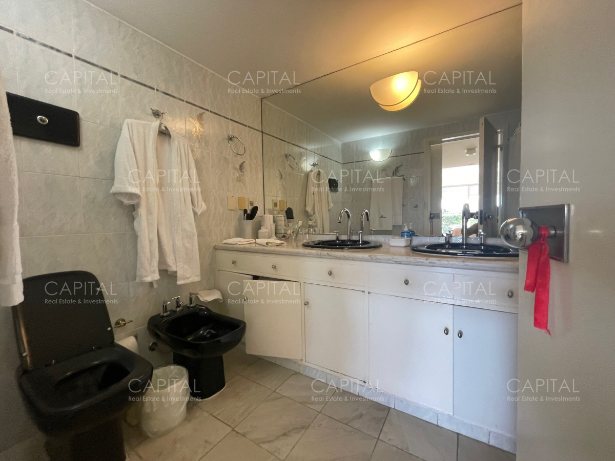 Apartamento ID.36605 - Excepcional semipiso Torre de Categoria frente a Playa Mansa