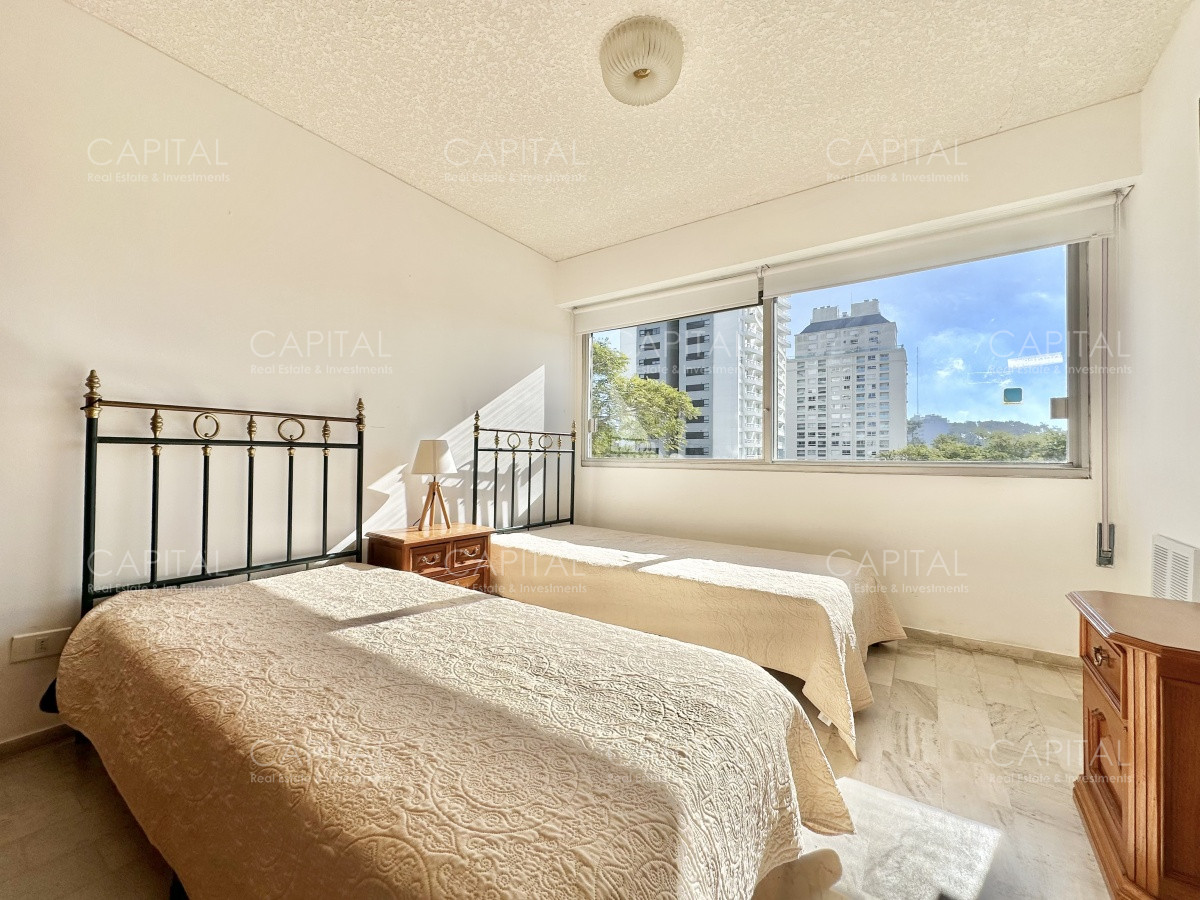 Apartamento ID.34525 - Apartamento de tres dormitorios y dependencia en venta Punta del Este