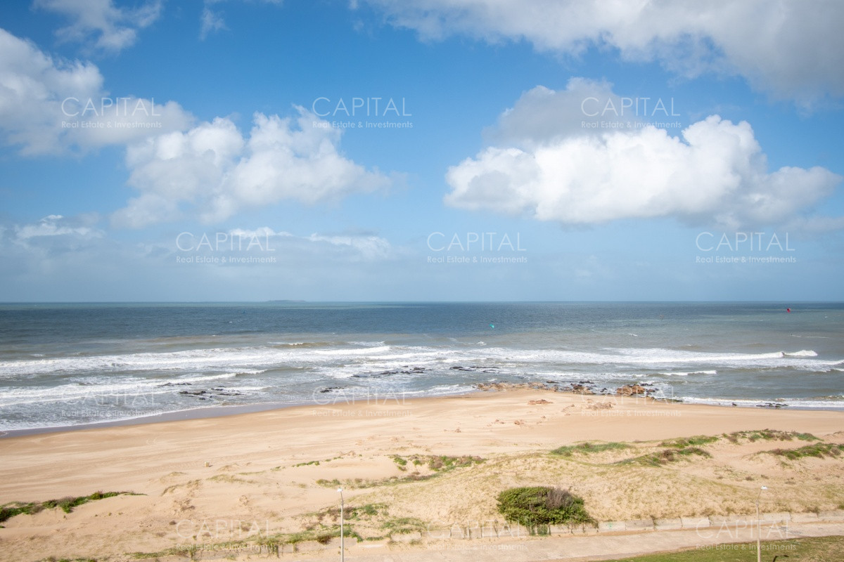 Apartamento ID.30942 - Venta de amplio apartamento sobre playa Brava íntegramente reciclado