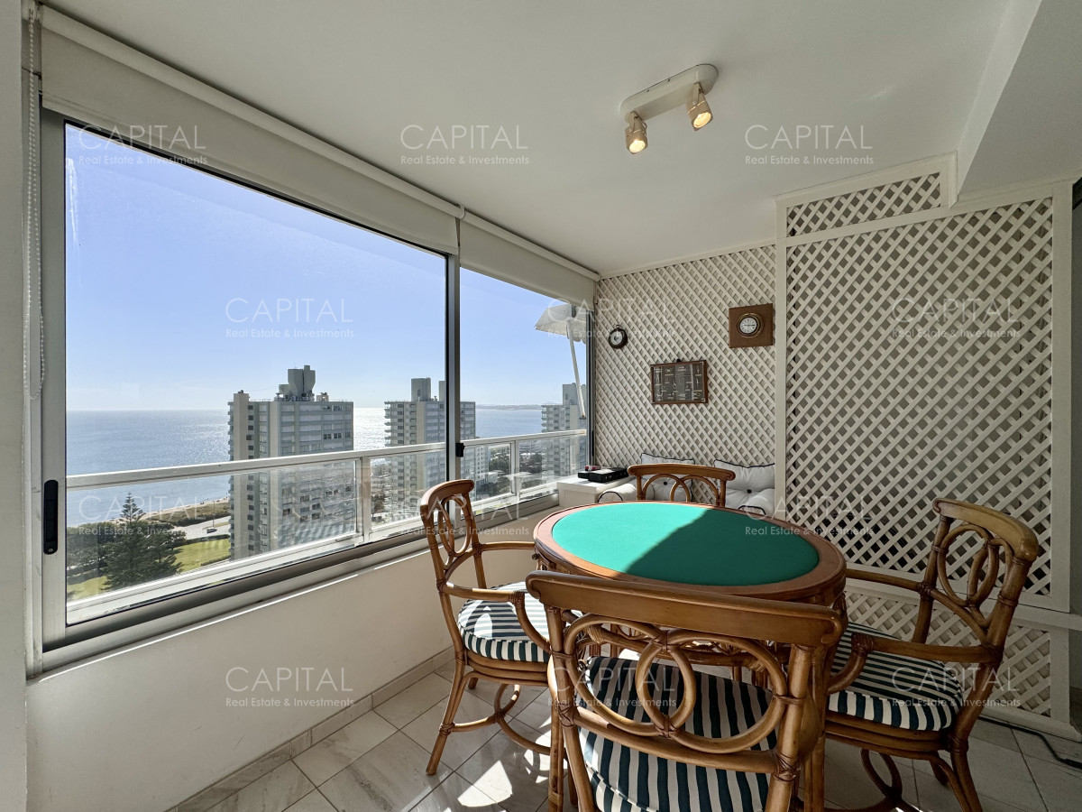 Apartamento ID.39373 - Apartamento de tres dormitorios y dependencia en venta, Playa Mansa, Punta del Este.
