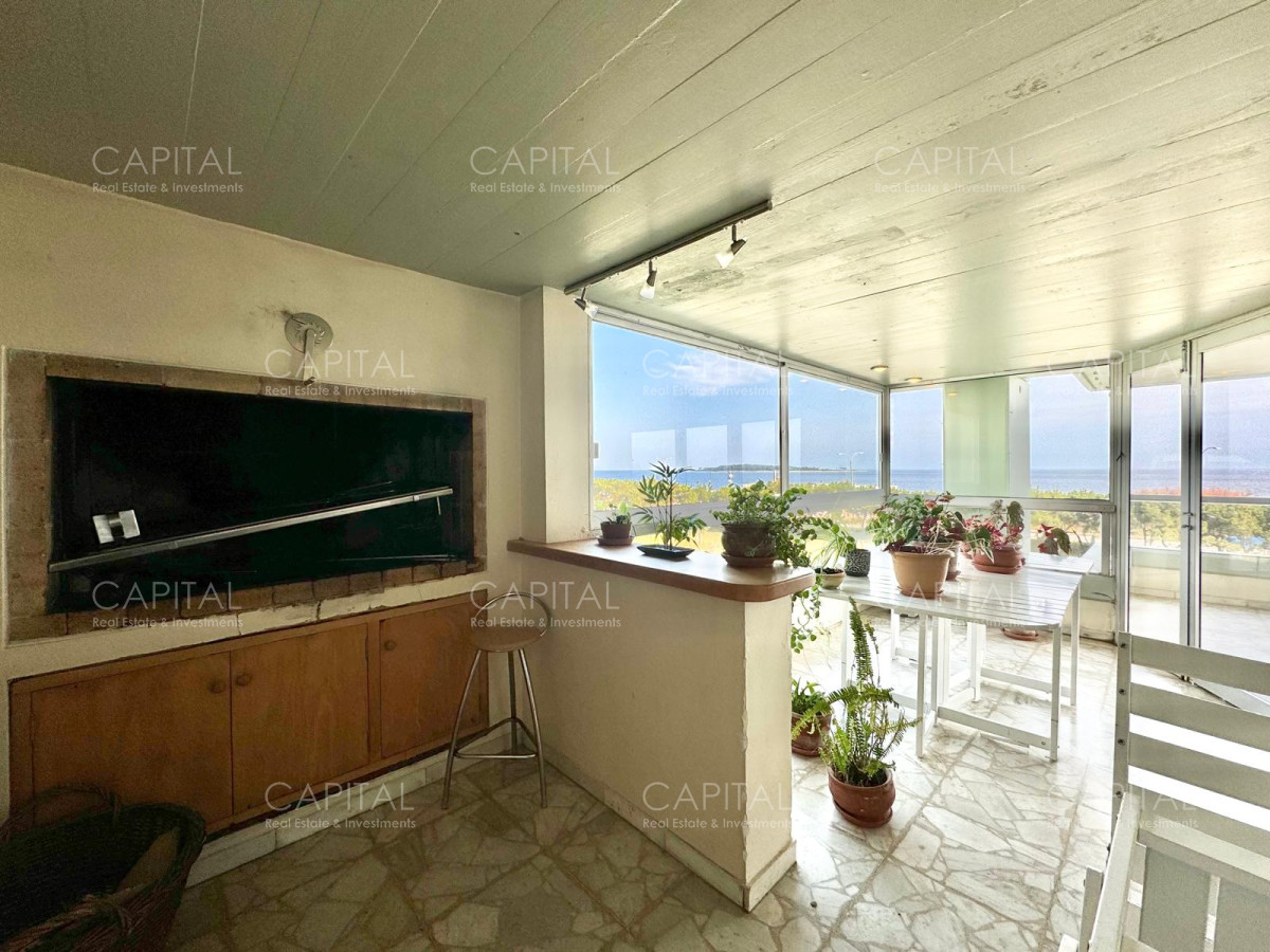 Apartamento ID.36358 - Excelente Apartamento primera linea playa mansa en edificio de categoría