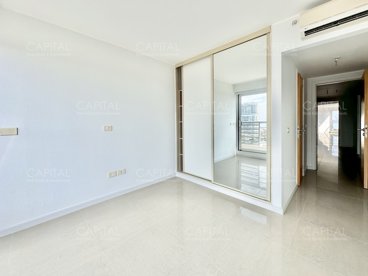 Apartamento ID.31677 - Apartamento de tres dormitorios con vista al mar en venta, Punta del Este.