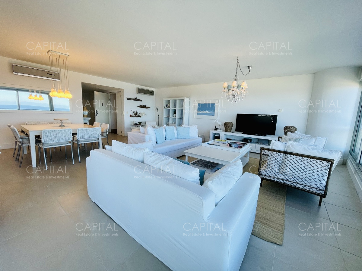 Apartamento ID.31416 - Le Parc Punta del Este de tres dormitorios más dependencia en torre de categoría sobre playa Brava, Punta del Este