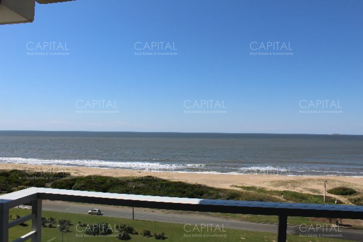 Apartamento ID.27137 - Excelente apartamento de 2 dormitorios en primera línea del mar